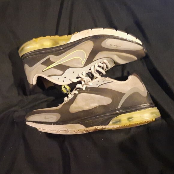 Nike Air Max Alpha Hyperfuse - Picture 2 of 5